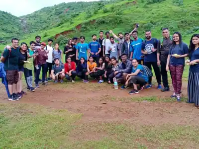Tour Group posing on green plains on Garbett Trek